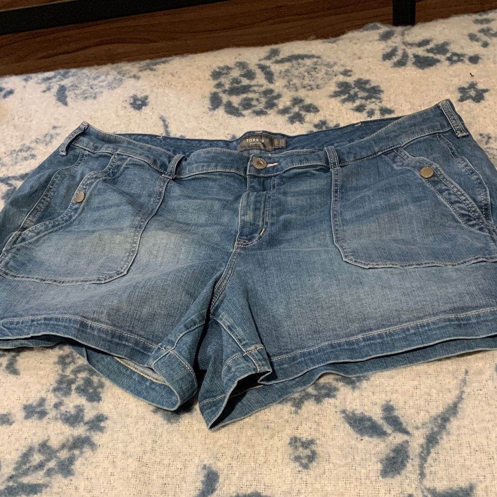 #97 “Torrid” Light Blue Jean Shorts - Picture 2 of 8
